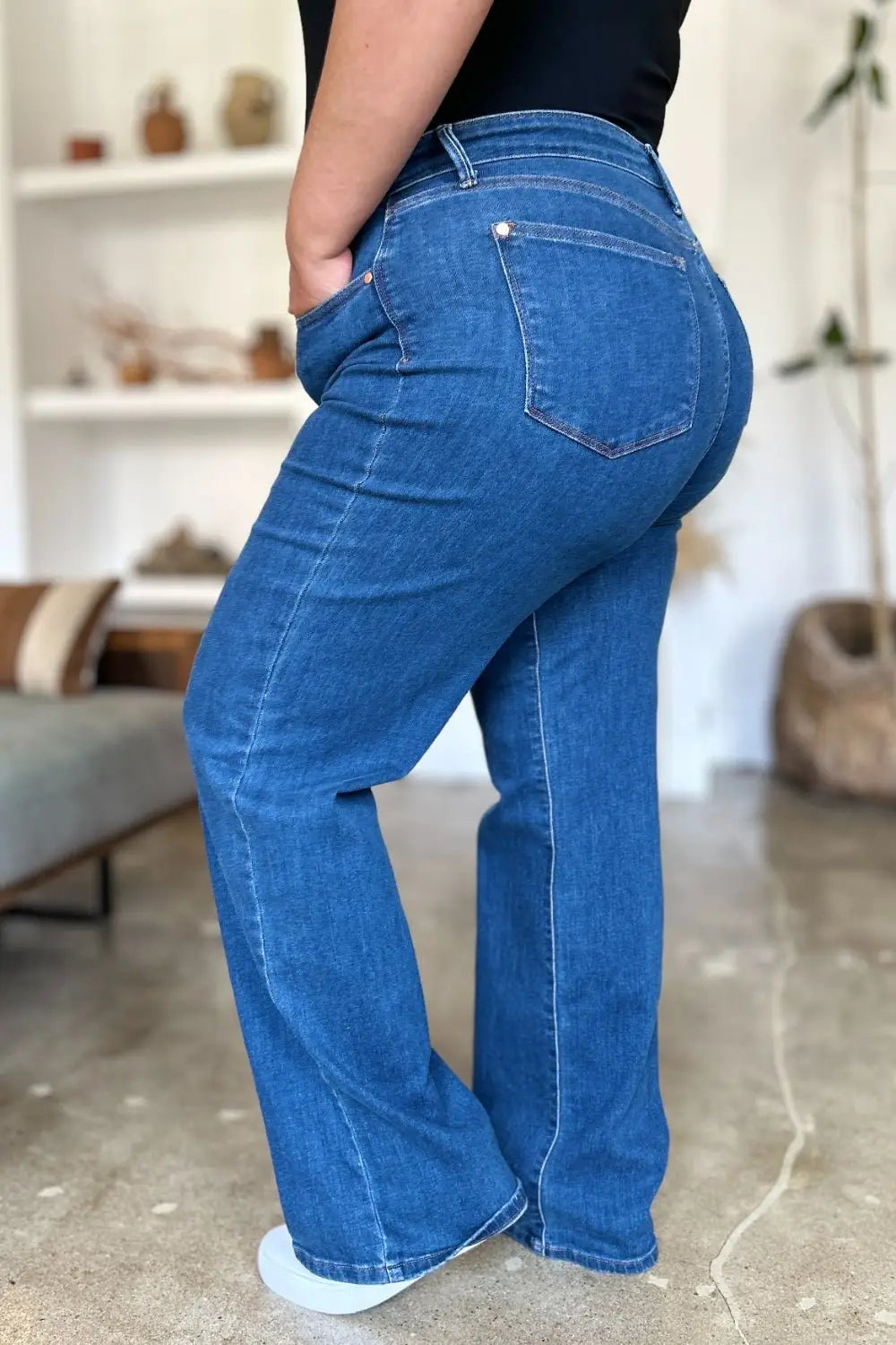 High Rise Straight Jeans - Straight Jeans