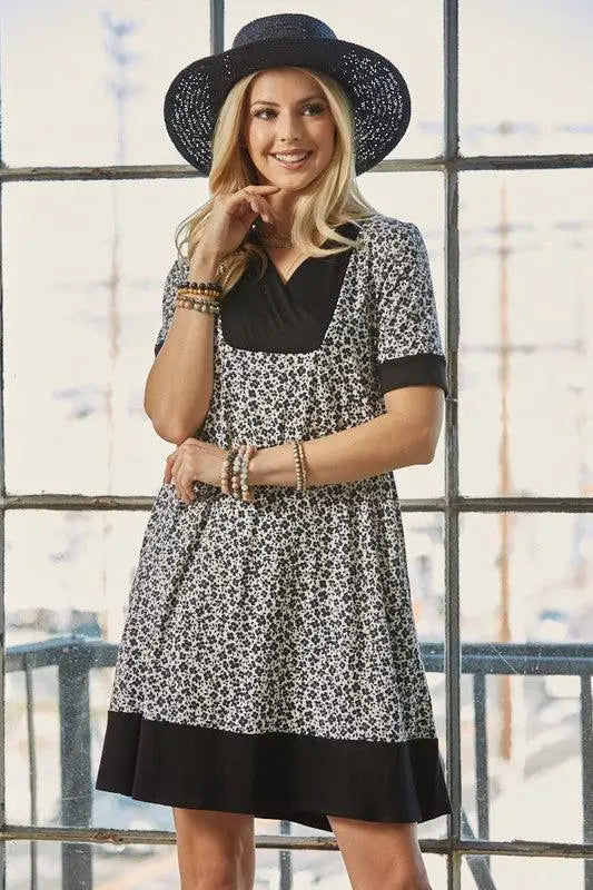 Plus Size Ditsy Floral Short Sleeve Dress - Mini Dresses